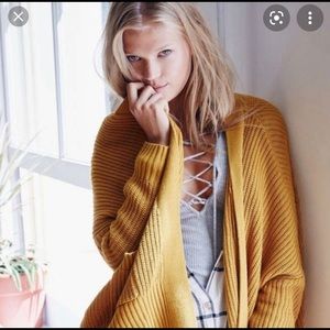 BDG (Urban outfitter) chunky mastard cardigan